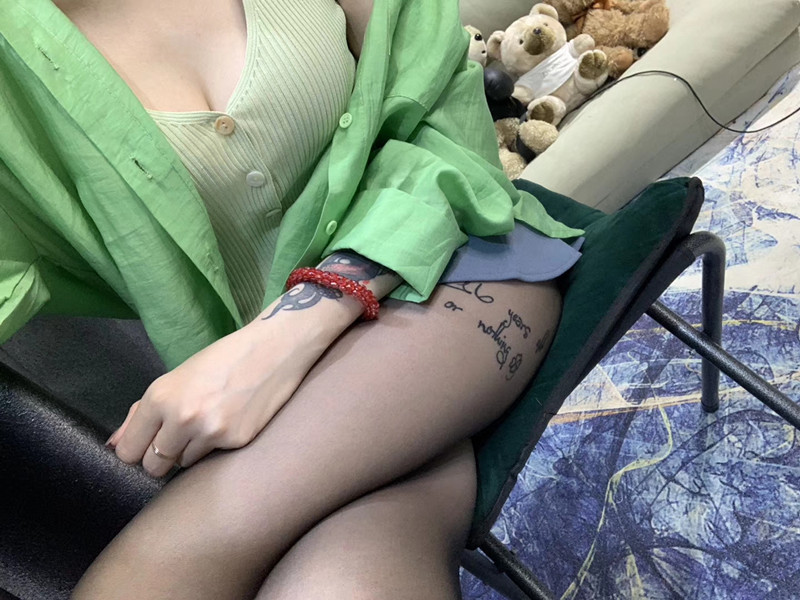 图片[2]-丝袜美腿博主杨大乐写真图集下载，不露脸的极致美腿诱惑