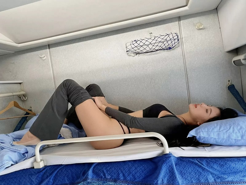 图片[2]-就是阿朱阿：无死角女神写真图集下载，纯欲天花板还是性感御姐？