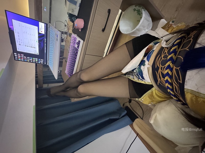 图片[2]-一只香：抖音爆款颜值博主，微胖女神的纯欲风写真壁纸资源下载