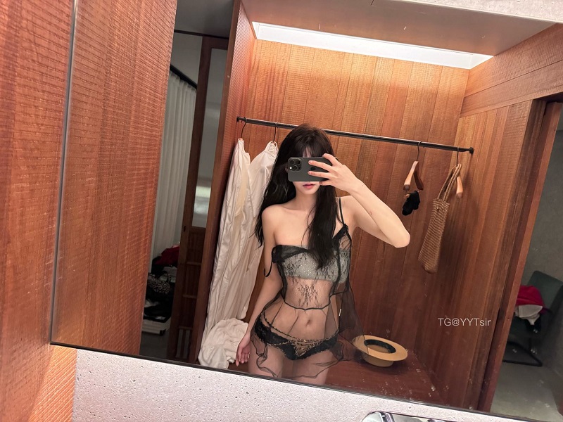 图片[3]-一只香：抖音爆款颜值博主，微胖女神的纯欲风写真壁纸资源下载